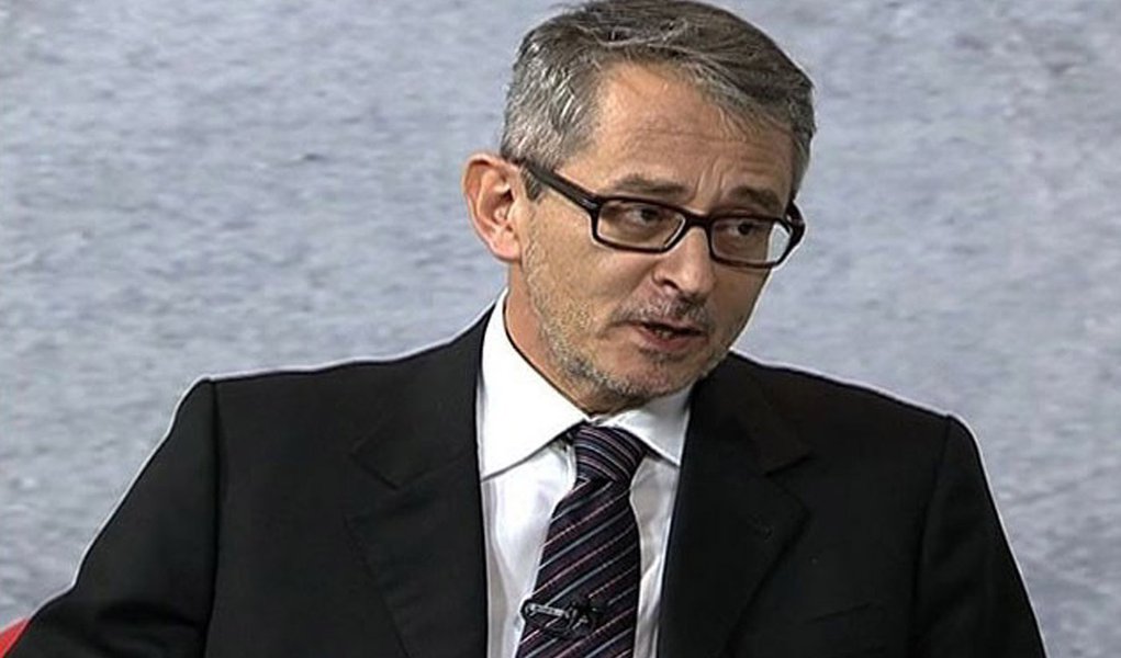 Frias celebra golpe e perseguição a Lula: sua parte no butim é US$ 2,7 bilhões Frias celebra golpe e perseguição a Lula: sua parte no butim é US$ 2,7 bilhões