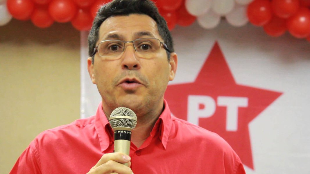 PT Ceará realiza plenária ampliada em defesa de Lula PT Ceará realiza plenária ampliada em defesa de Lula