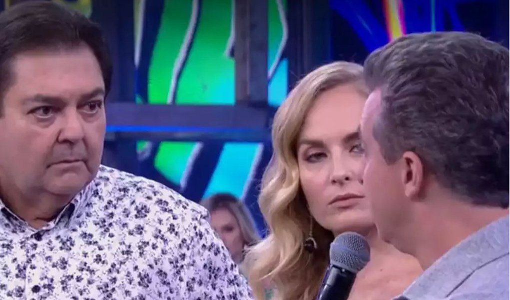 Nota cínica da Globo diz que candidatos da casa estão proibidos de aparecer em sua programação Nota cínica da Globo diz que candidatos da casa estão proibidos de aparecer em sua programação