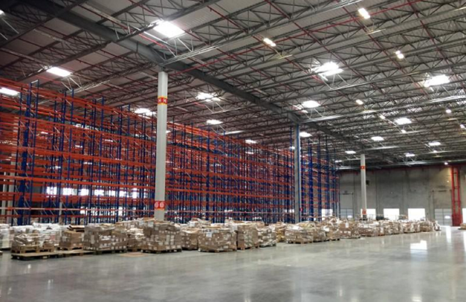 Amazon negocia galpão para ampliar negócios no Brasil e transfere logística para Cajamar, dizem fontes Amazon negocia galpão para ampliar negócios no Brasil e transfere logística para Cajamar, dizem fontes