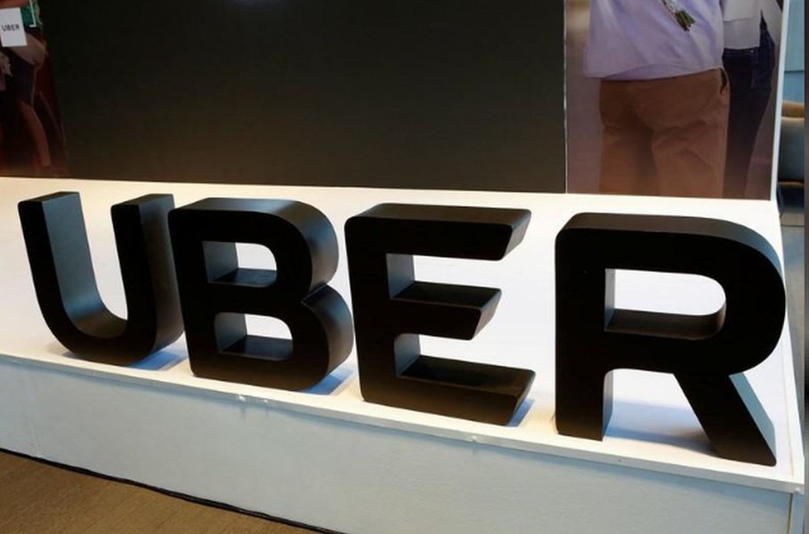 Uber suspende programa de direção autônoma no Arizona Uber suspende programa de direção autônoma no Arizona