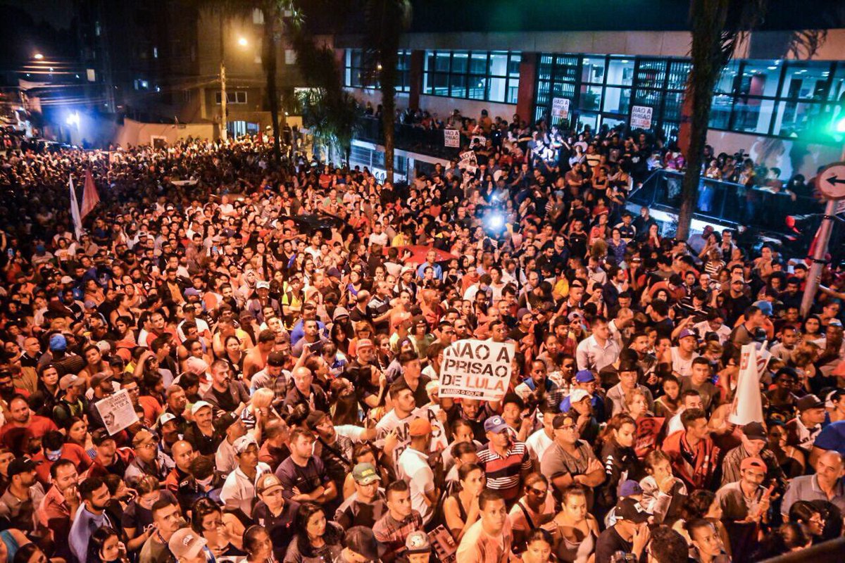 ‘Não vai prender’, gritam manifestantes em São Bernardo (Foto: Midia Ninja) ‘Não vai prender’, gritam manifestantes em São Bernardo