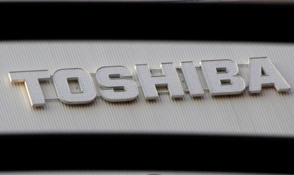 CEO da Toshiba rejeita cancelar negócio de US$18 bi, exceto por mudança relevante CEO da Toshiba rejeita cancelar negócio de US$18 bi, exceto por mudança relevante