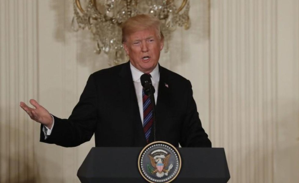 Trump diz que EUA subsidiam entregas da Amazon Trump diz que EUA subsidiam entregas da Amazon
