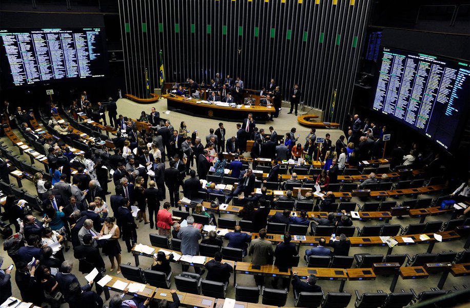 Congresso derruba veto e mantém refinanciamento de dívidas de microempresas Congresso derruba veto e mantém refinanciamento de dívidas de microempresas
