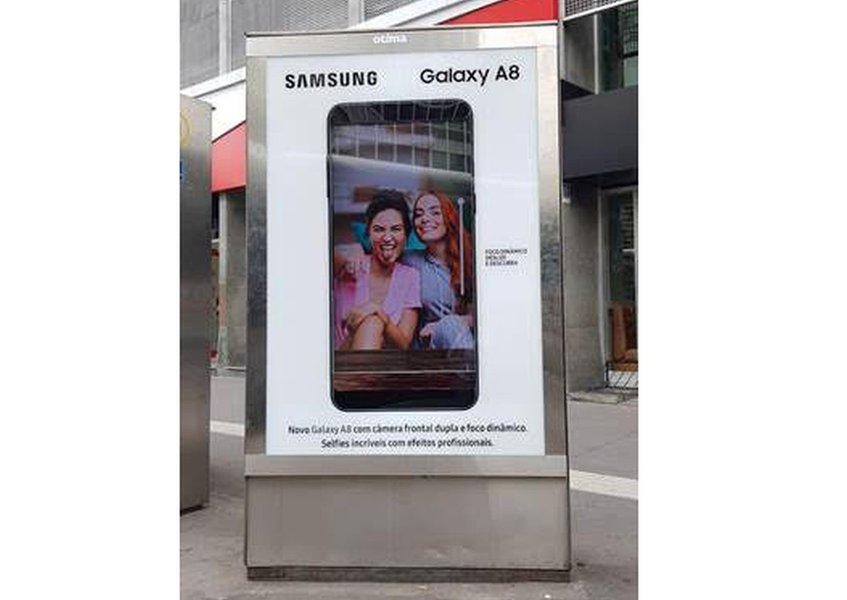 Samsung realiza ação para o Galaxy A8 na Avenida Paulista Samsung realiza ação para o Galaxy A8 na Avenida Paulista