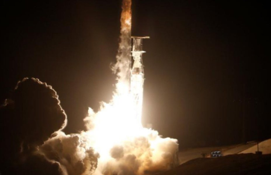 Regulador dos EUA aprova planos da SpaceX para internet por satélite Regulador dos EUA aprova planos da SpaceX para internet por satélite