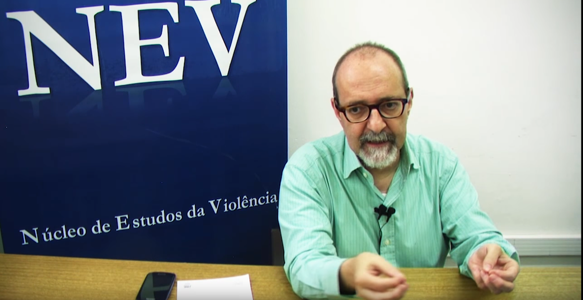 Quem apedreja hoje pode virar o apedrejado amanhã, alerta sociólogo Quem apedreja hoje pode virar o apedrejado amanhã, alerta sociólogo