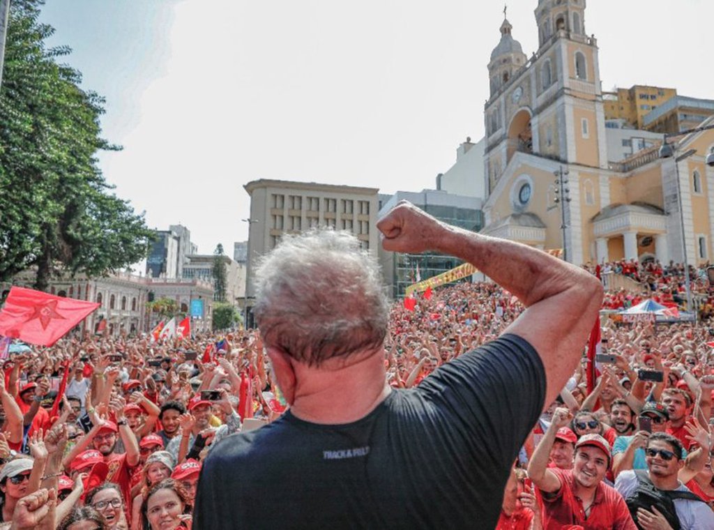 Milhares de catarinenses vão ao encontro de Lula durante Caravana no Sul (Foto: Reprodução / Twitter) Milhares de catarinenses vão ao encontro de Lula durante Caravana no Sul
