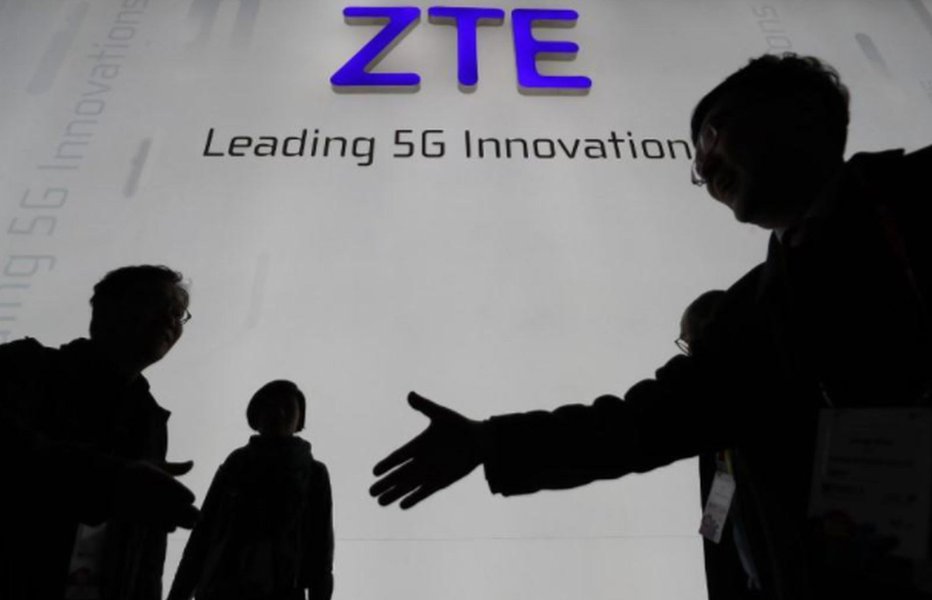 EUA proíbem venda de componentes norte-americanos para fabricante de telefones chinesa ZTE EUA proíbem venda de componentes norte-americanos para fabricante de telefones chinesa ZTE