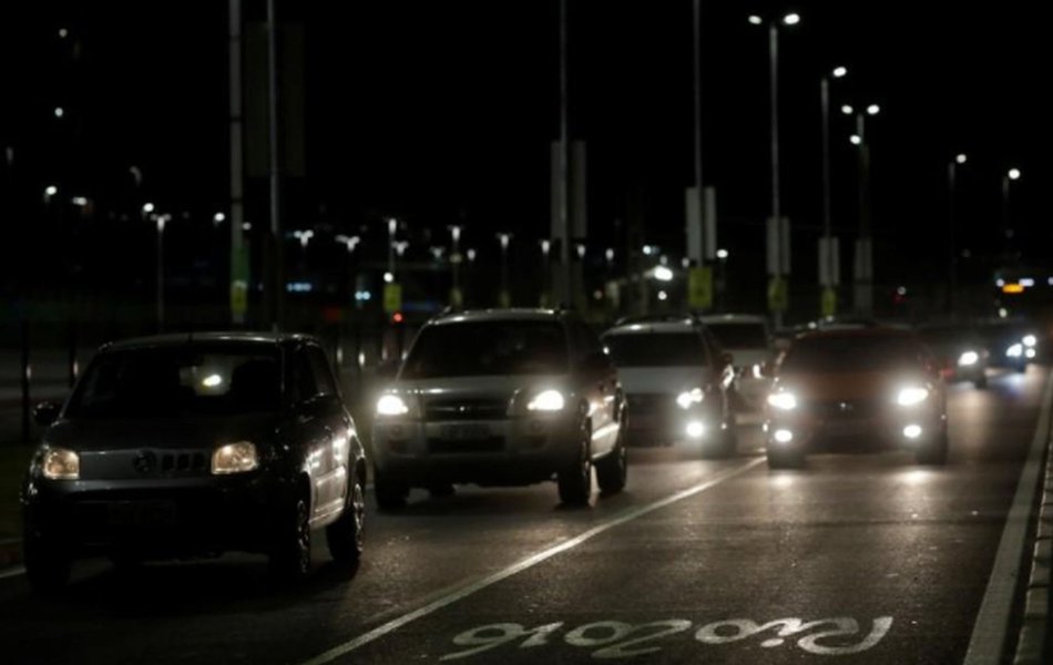 Prefeitura do Rio regulamenta e taxa apps de transporte, como Uber Prefeitura do Rio regulamenta e taxa apps de transporte, como Uber
