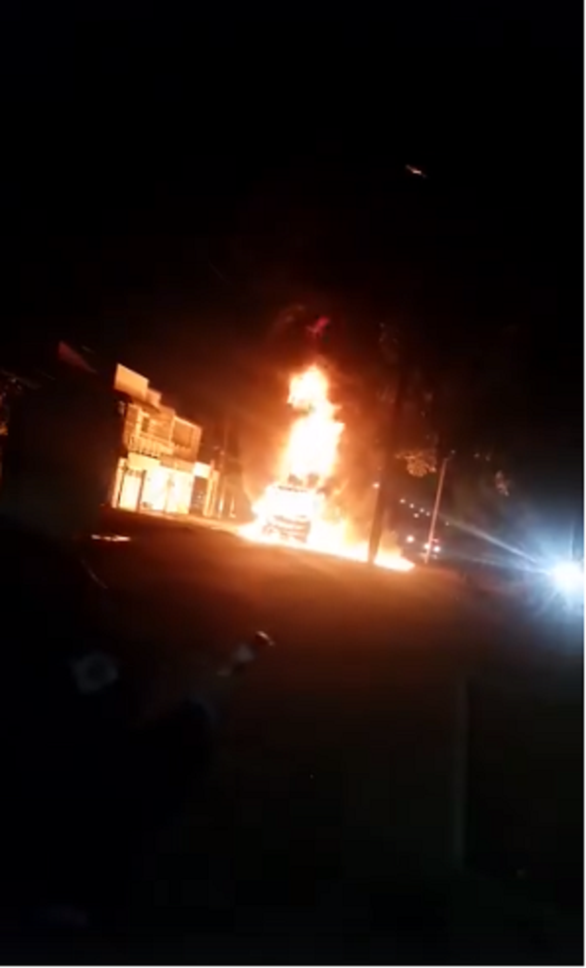 Fortaleza registra mais um ataque à ônibus na noite de ontem Fortaleza registra mais um ataque à ônibus na noite de ontem