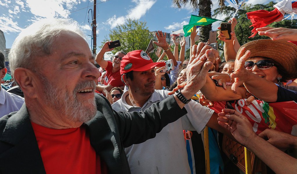 Nosso caminho é o da democracia e dizemos não às milícias da direita fascista (Foto: Ricardo Stuckert) Nosso caminho é o da democracia e dizemos não às milícias da direita fascista
