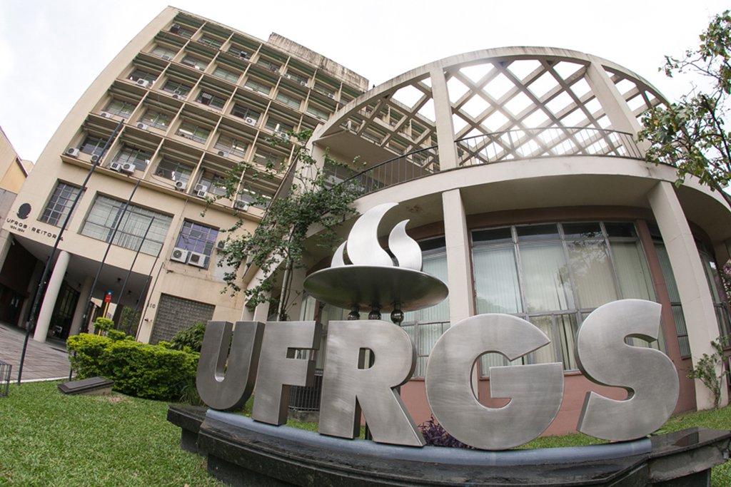 MPF arquiva representação contra curso na UFRGS sobre golpe em 2016 (Foto: Guilherme Santos/Sul21) MPF arquiva representação contra curso na UFRGS sobre golpe em 2016