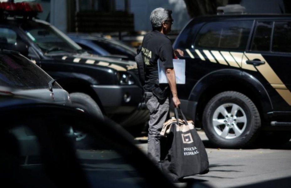 Polícia Federal desarticula grupo responsável por R$ 10 milhões em fraudes bancárias pela internet Polícia Federal desarticula grupo responsável por R$ 10 milhões em fraudes bancárias pela internet