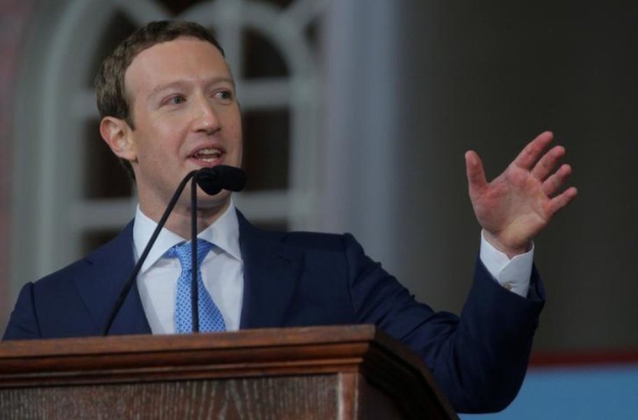 Zuckerberg reconhece erro em manipulação de dados de usuários do Facebook e promete restrições Zuckerberg reconhece erro em manipulação de dados de usuários do Facebook e promete restrições