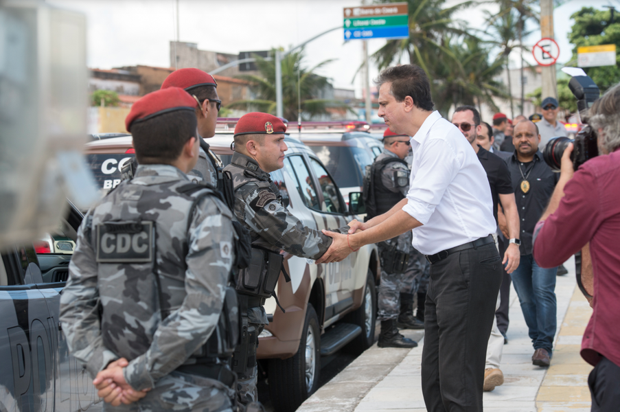 Governo entrega 100 novas viaturas para a Polícia Militar Governo entrega 100 novas viaturas para a Polícia Militar
