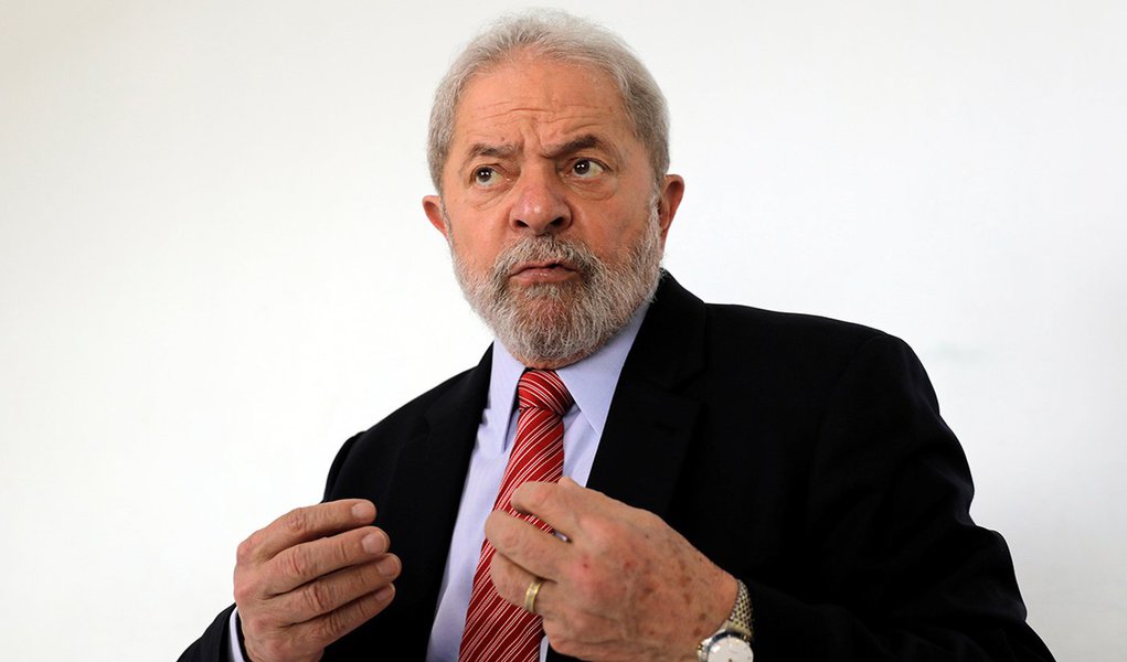 Petistas temem que desgaste para soltar Lula seja maior do que para não prendê-lo (Foto: REUTERS/Paulo Whitaker) Petistas temem que desgaste para soltar Lula seja maior do que para não prendê-lo