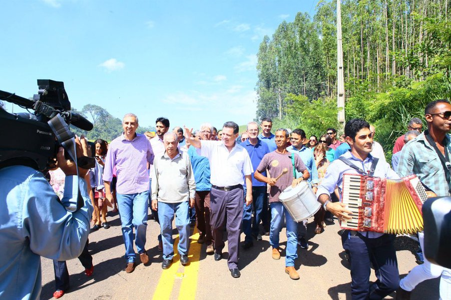 Marconi entrega duas rodovias na região de Pirenópolis Marconi entrega duas rodovias na região de Pirenópolis