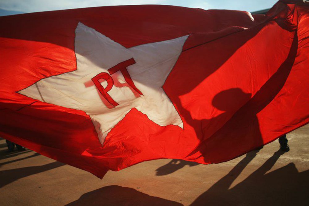 PT é o campeão da democracia; em sete eleições, quatro vitórias e três vice-campeonatos PT é o campeão da democracia; em sete eleições, quatro vitórias e três vice-campeonatos