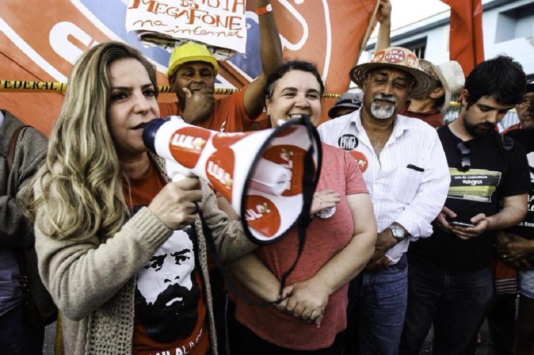 Luizianne: Lula não vai ser varrido da história por uma burguesia que se acha dona do povo brasileiro" Luizianne: Lula não vai ser varrido da história por uma burguesia que se acha dona do povo brasileiro"