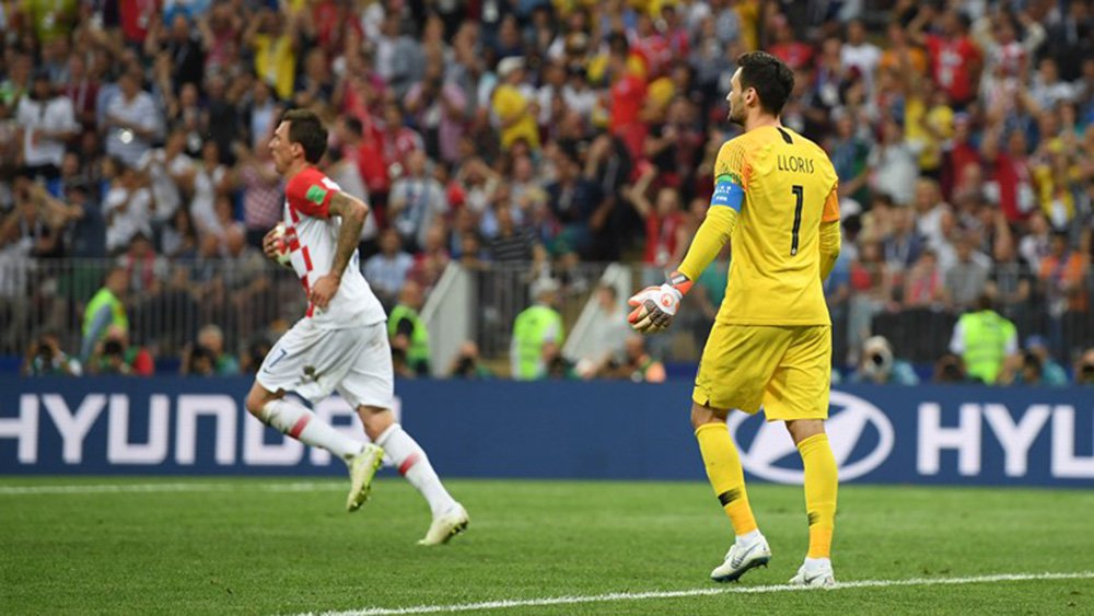 Goleiro francês falha e Croácia reduz diferença na final da Copa Goleiro francês falha e Croácia reduz diferença na final da Copa