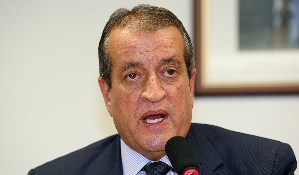Velha raposa do PR pode ser fiel da balança da candidatura Ciro Velha raposa do PR pode ser fiel da balança da candidatura Ciro