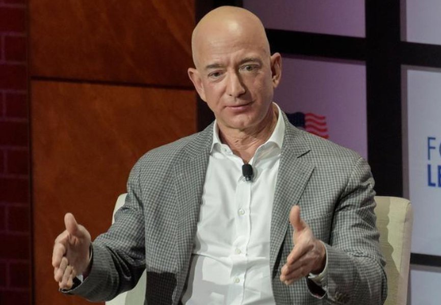 Dono da Amazon planeja cobrar US$ 200 mil por viagens ao espaço Dono da Amazon planeja cobrar US$ 200 mil por viagens ao espaço
