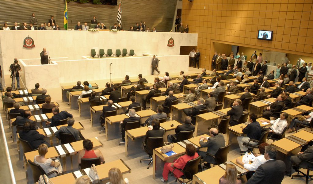 Disputa entre governistas paralisa Assembleia Legislativa Disputa entre governistas paralisa Assembleia Legislativa