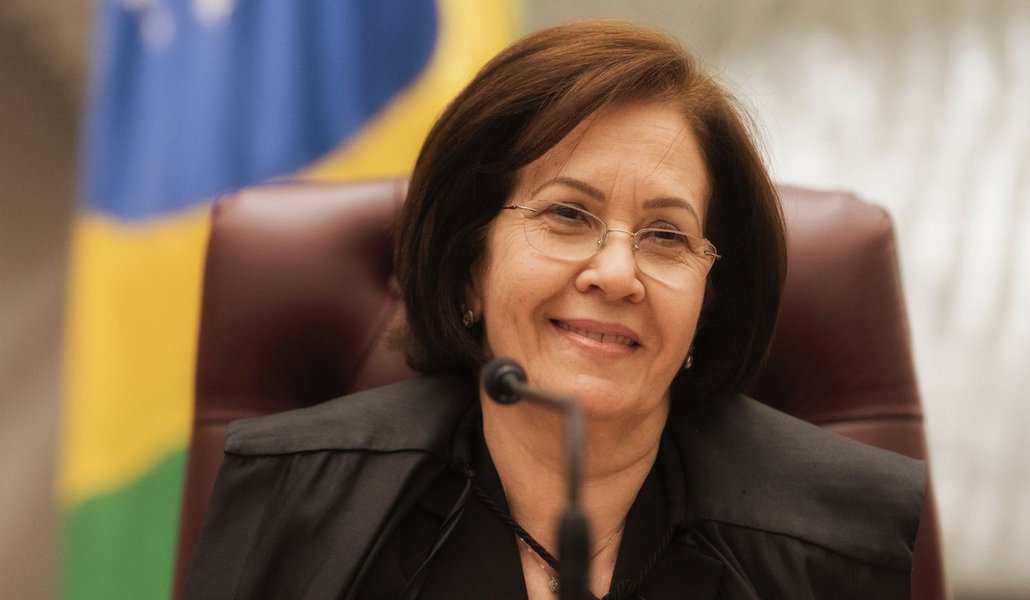 Presidente do STJ nega, de uma vez, 143 habeas corpus em favor de Lula Presidente do STJ nega, de uma vez, 143 habeas corpus em favor de Lula