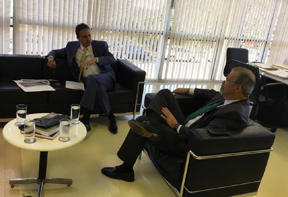 Governador trata, em Brasília, da implantação do Centro de Inteligência do Nordeste Governador trata, em Brasília, da implantação do Centro de Inteligência do Nordeste
