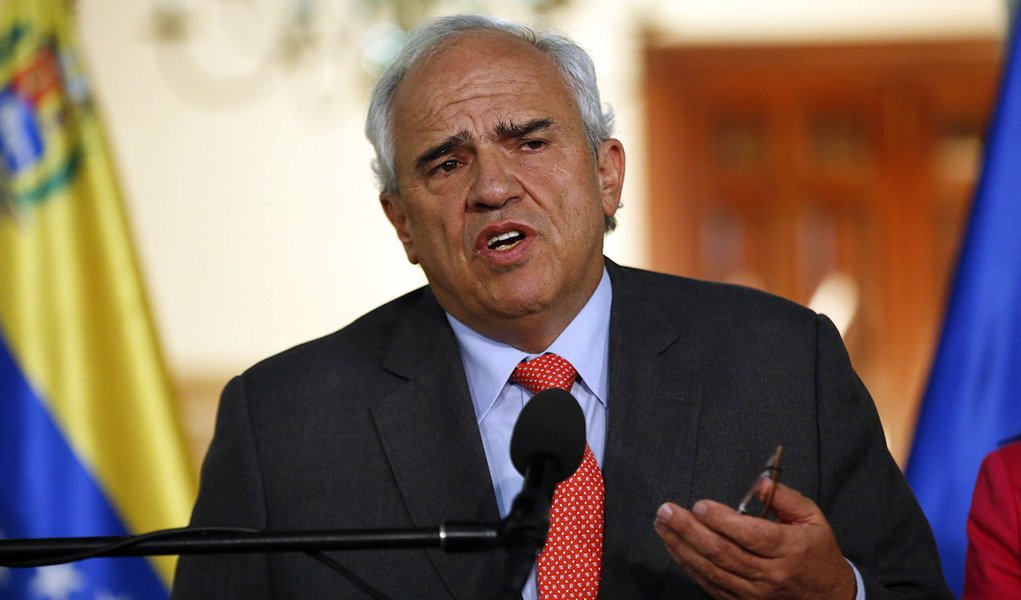 Samper, ex-presidente da Colômbia, confirma: Lula é preso político (Foto: REUTERS/Carlos Garcia Rawlins) Samper, ex-presidente da Colômbia, confirma: Lula é preso político