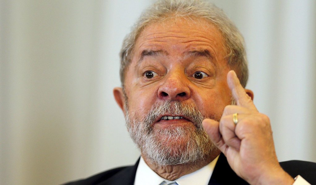 Lula faz piada com Aécio: 'escondidinho de tucano' (Foto: Reuters) Lula faz piada com Aécio: 'escondidinho de tucano'