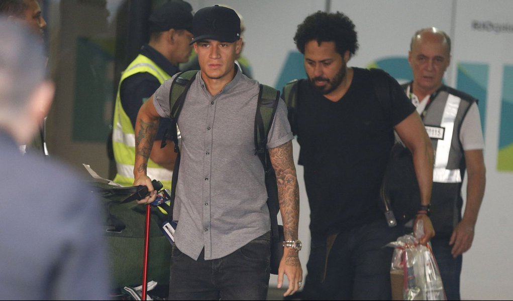 Jogadores e comissão do Brasil são recebidos com aplausos no Rio de Janeiro (Foto: Tomaz Silva/Agência Brasil) Jogadores e comissão do Brasil são recebidos com aplausos no Rio de Janeiro