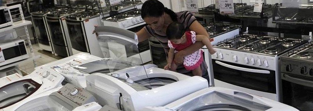 Varejo amarga excesso de estoque e consumo baixo Varejo amarga excesso de estoque e consumo baixo