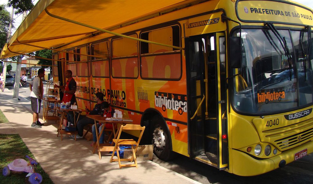 Fim de programa de bibliotecas itinerantes faz leitura despencar em São Paulo Fim de programa de bibliotecas itinerantes faz leitura despencar em São Paulo