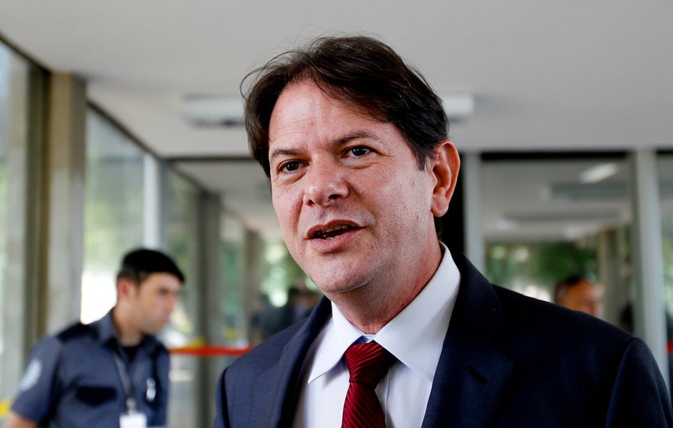 ‘Empresário escravocrata pode ficar com Bolsonaro’, diz Cid Gomes ‘Empresário escravocrata pode ficar com Bolsonaro’, diz Cid Gomes