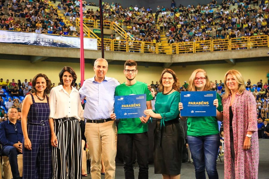Governo entrega mais 10 mil Bolsas Universitárias Governo entrega mais 10 mil Bolsas Universitárias