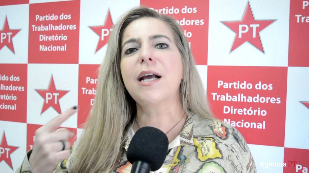 Luizianne defende a revogação do reajuste das taxas de Alvará e Licença Sanitária. Luizianne defende a revogação do reajuste das taxas de Alvará e Licença Sanitária.