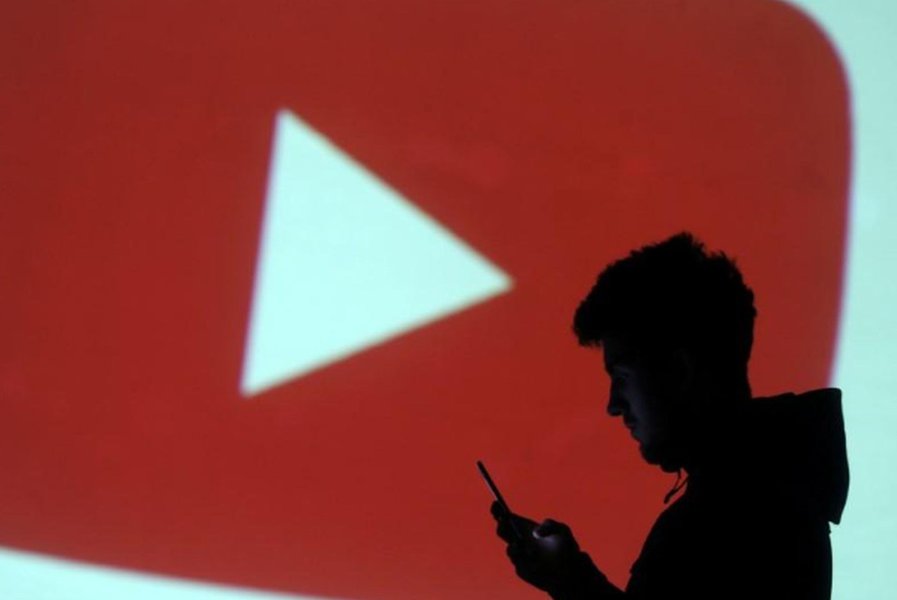 Youtubers apagam posts racistas com medo de perder patrocínio Youtubers apagam posts racistas com medo de perder patrocínio