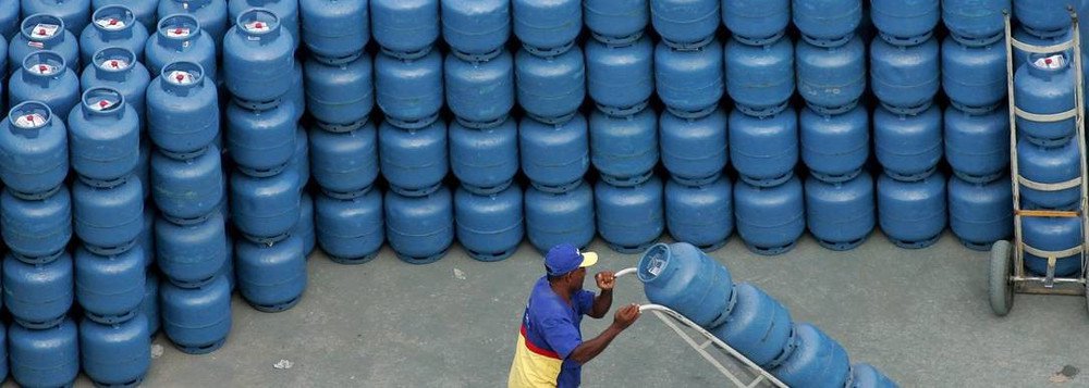 Petrobras eleva preço médio do gás de cozinha em 4,4% (Foto: Reuters) Petrobras eleva preço médio do gás de cozinha em 4,4%