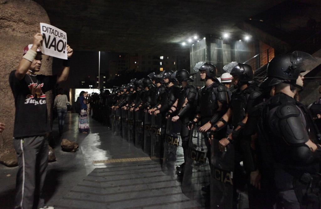 Democracia atrofiada versus mercado hipertrofiado (Foto: Oswaldo Corneti/ Fotos Públicas) Democracia atrofiada versus mercado hipertrofiado