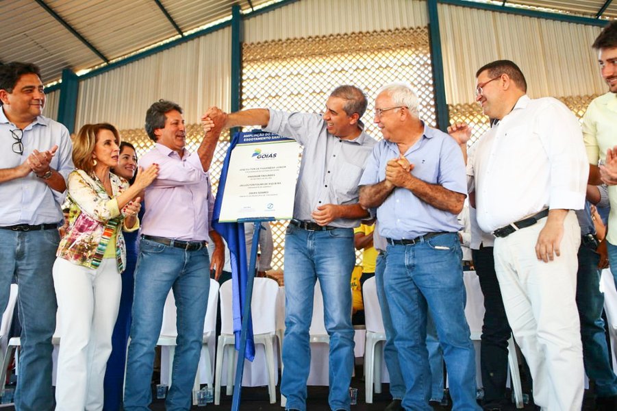 Eliton entrega benefícios em Itapuranga Eliton entrega benefícios em Itapuranga