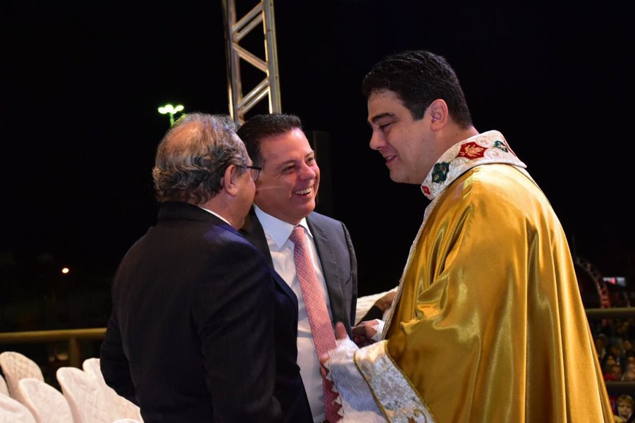 Padre Robson agradece Marconi por apoio à Festa do Divino Pai Eterno Padre Robson agradece Marconi por apoio à Festa do Divino Pai Eterno
