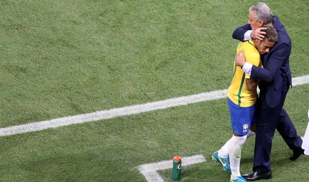 Tite não deixa Neymar responder a Osorio e elogia comportamento do atacante (Foto: Paulo Whitaker / Reuters) Tite não deixa Neymar responder a Osorio e elogia comportamento do atacante