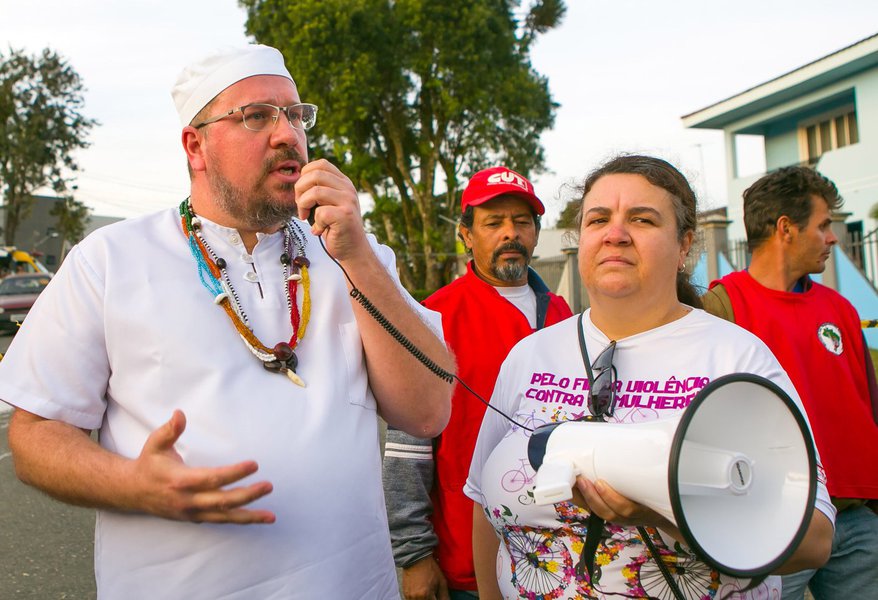 Pai de santo compara resistência de Lula à de povos perseguidos (Foto: Cláudio Kbene) Pai de santo compara resistência de Lula à de povos perseguidos