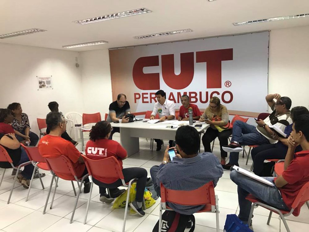 CUT protesta em frente ao consulado dos EUA contra política migratória de Trump CUT protesta em frente ao consulado dos EUA contra política migratória de Trump