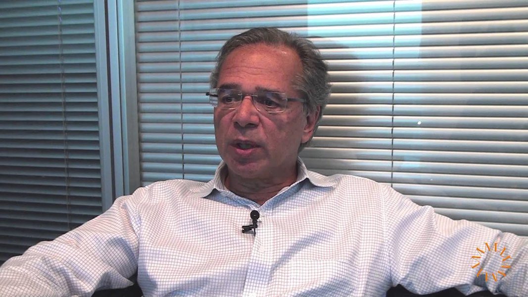 Economista de Bolsonaro planeja aprofundar teto de gastos e privatizar Economista de Bolsonaro planeja aprofundar teto de gastos e privatizar