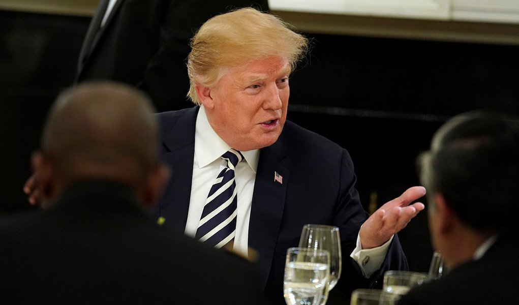 Trump diz que está pronto para impor tarifas sobre US$500 bi em importações chinesas (Foto: REUTERS/Joshua Roberts) Trump diz que está pronto para impor tarifas sobre US$500 bi em importações chinesas