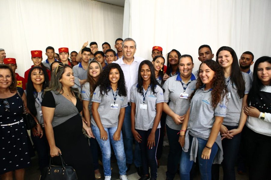 Renda Cidadã ampliado: Eliton entrega benefícios em Formosa Renda Cidadã ampliado: Eliton entrega benefícios em Formosa